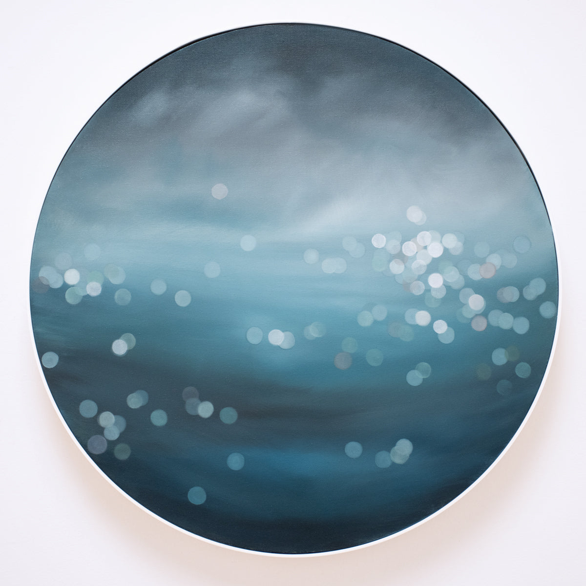 Foveaux Strait - Water Bokeh on round canvas