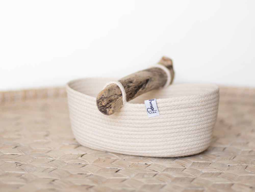 Oval coiled rope basket with handle