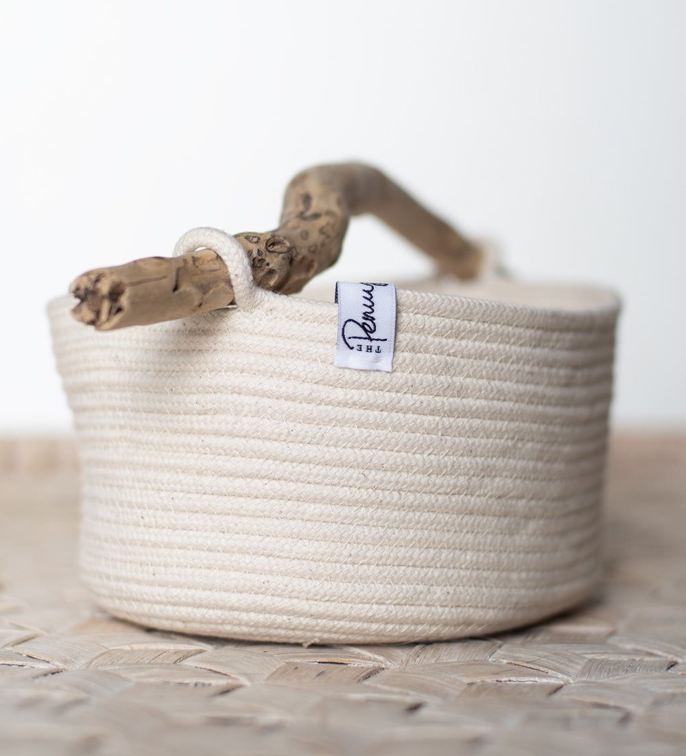 Oval caddy basket with driftwood handle