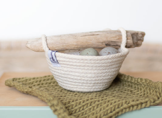 Mini caddy basket with driftwood handle