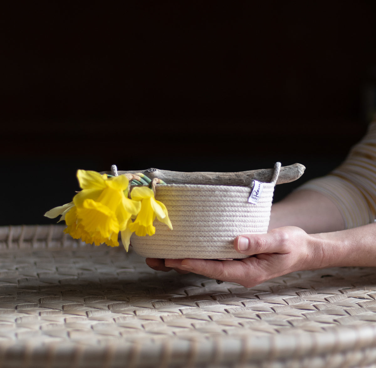 Caddy-style basket with handle